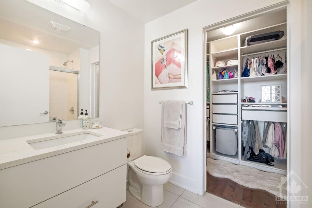 88 RICHMOND Road, #809
