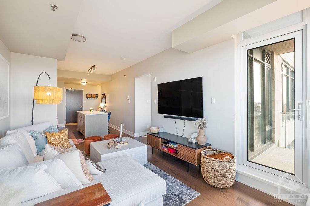 88 RICHMOND Road, #809