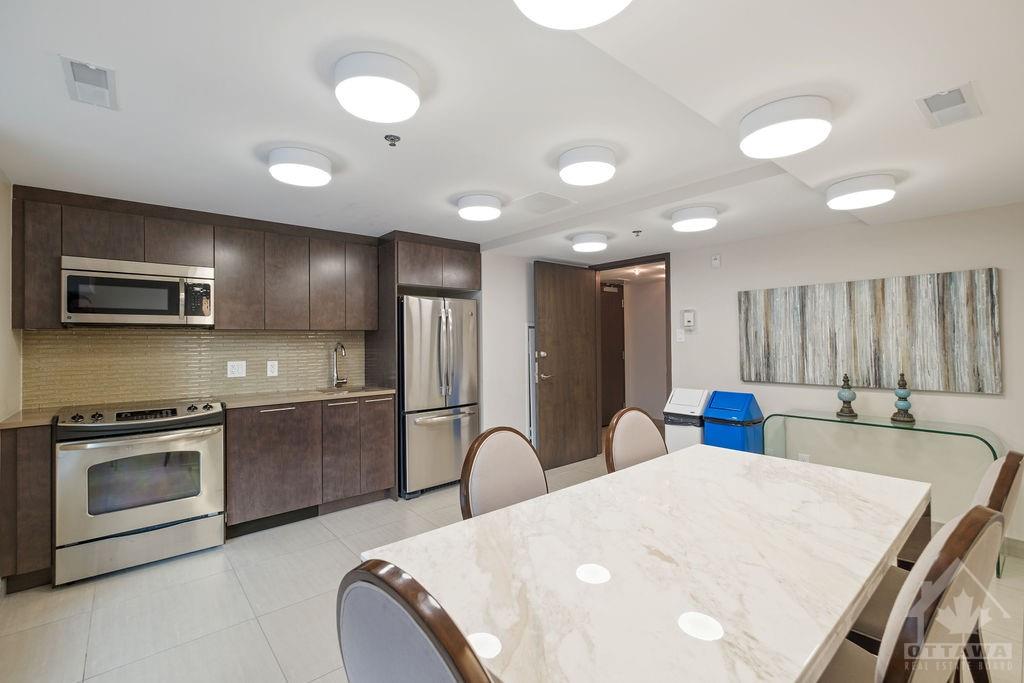 88 RICHMOND Road, #809