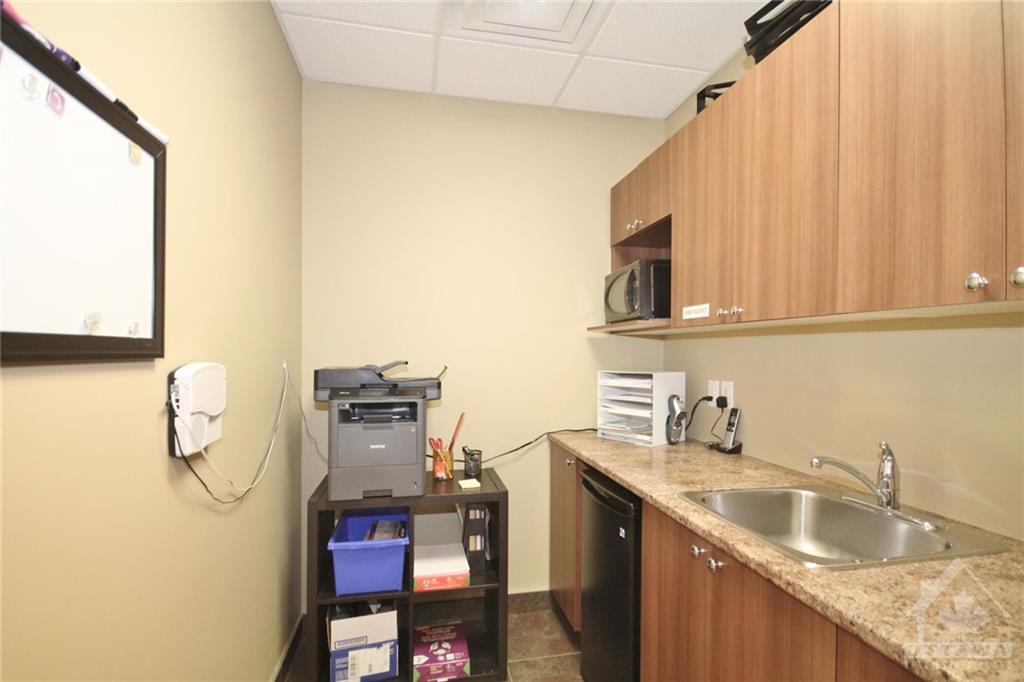 120 TERENCE MATTHEWS Crescent, #A1