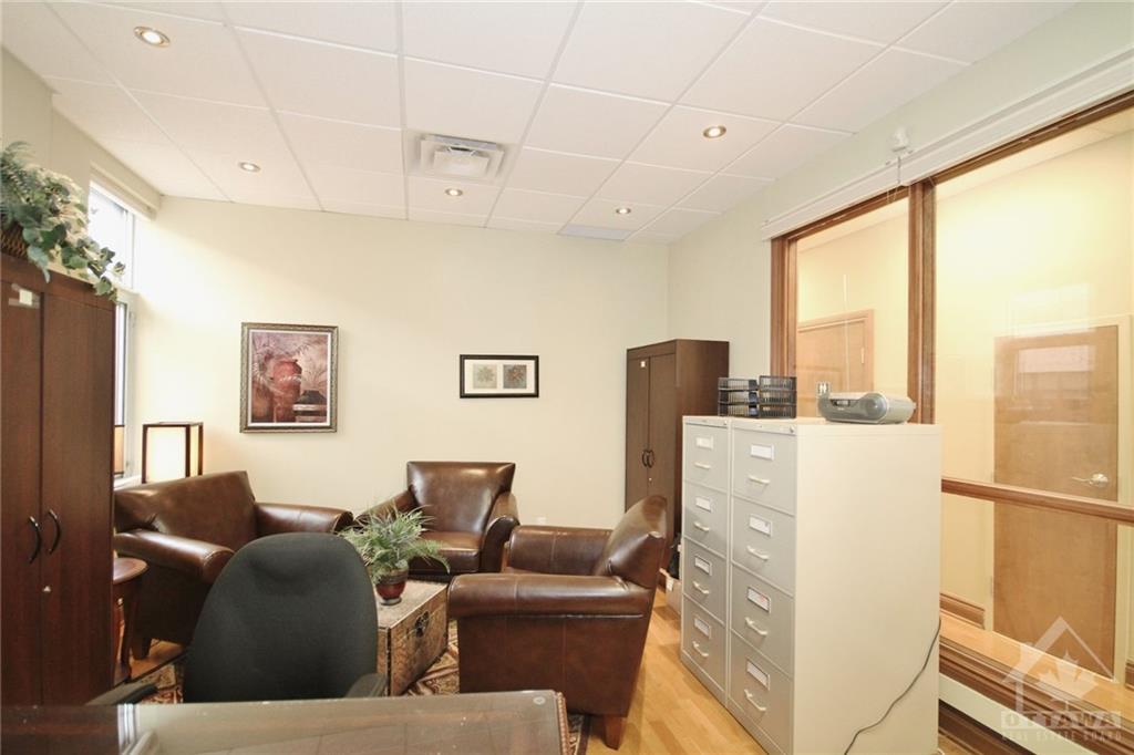 120 TERENCE MATTHEWS Crescent, #A1