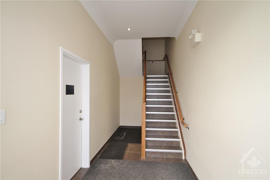 120 TERENCE MATTHEWS Crescent, #A1