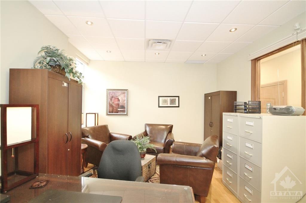 120 TERENCE MATTHEWS Crescent, #A1
