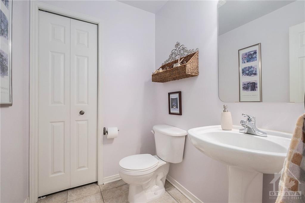 111 COURSIER Crescent