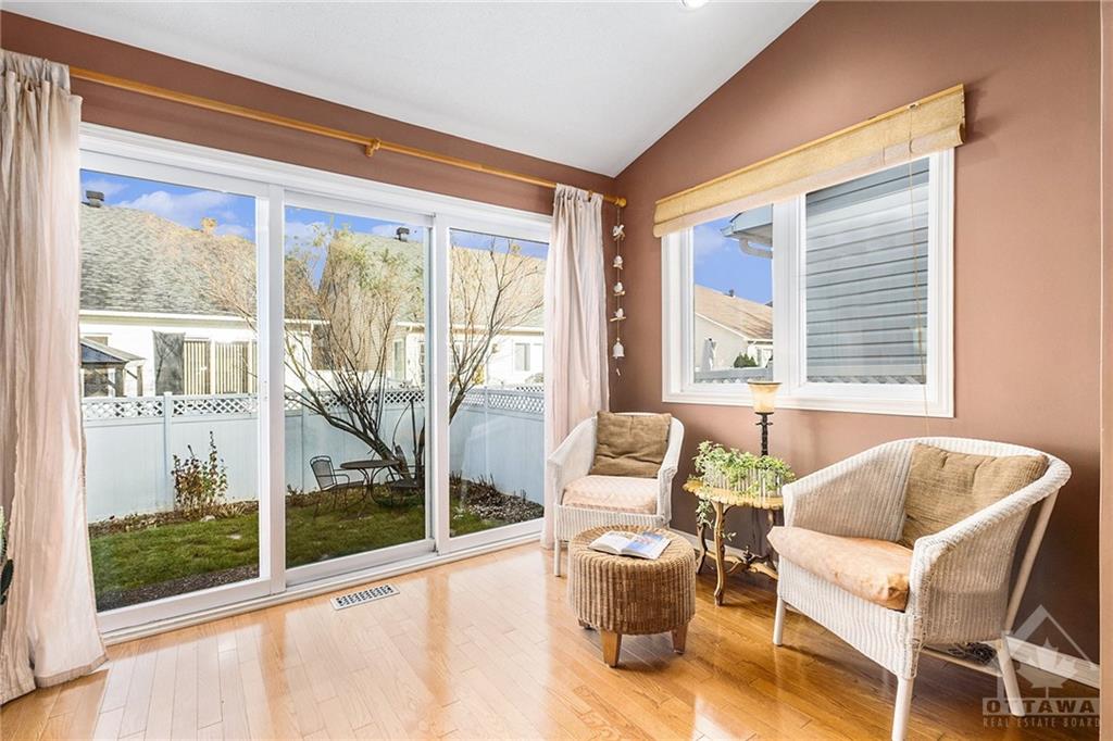 111 COURSIER Crescent