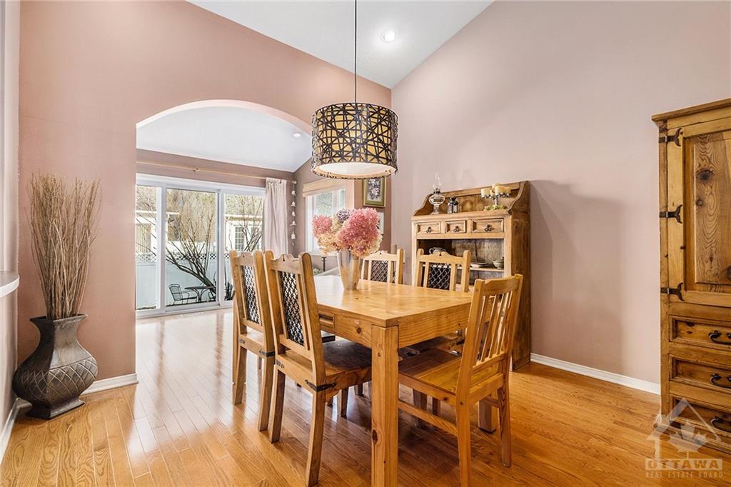 111 COURSIER Crescent