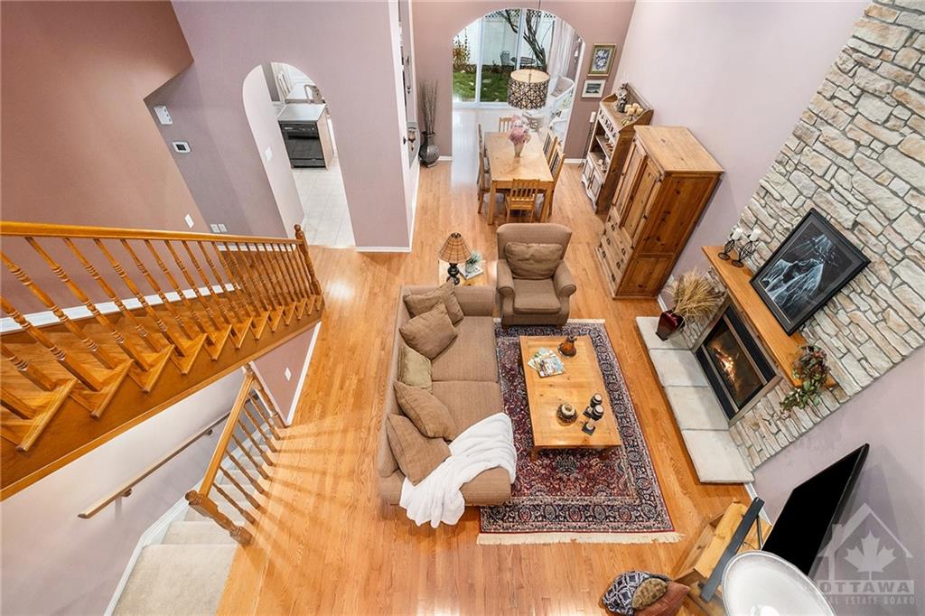 111 COURSIER Crescent