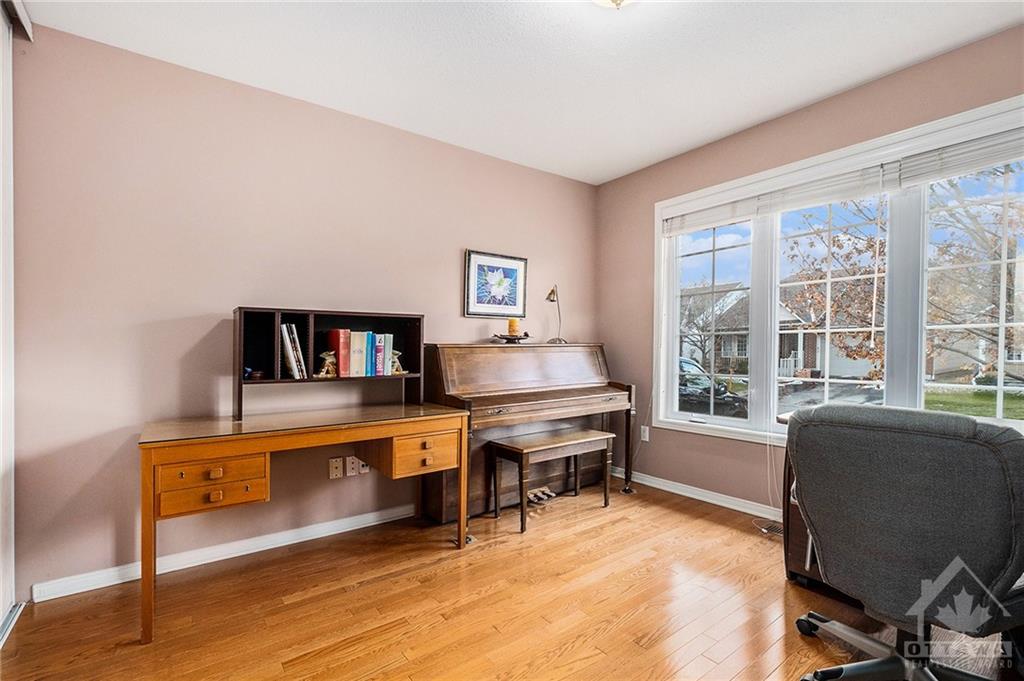 111 COURSIER Crescent