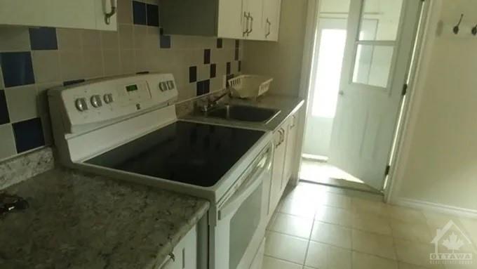 300 CHURCHILL Avenue, #4