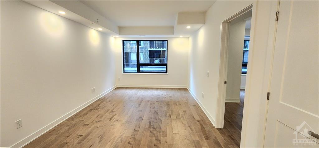340 QUEEN Street, #409