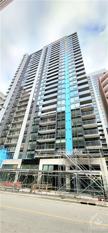 340 QUEEN Street, #409