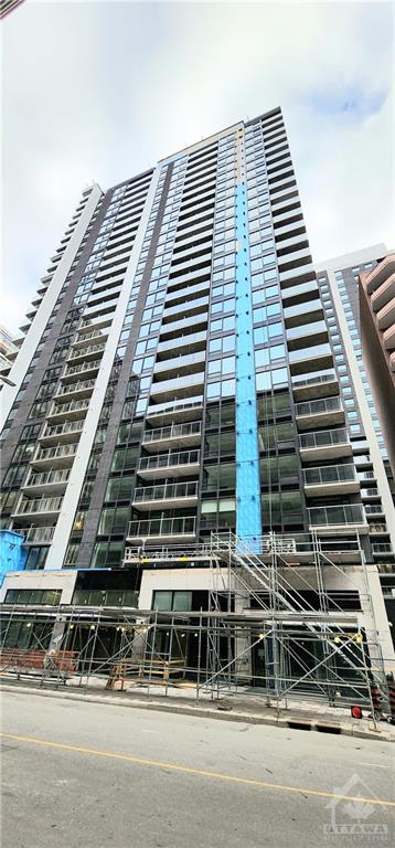 340 QUEEN Street, #409