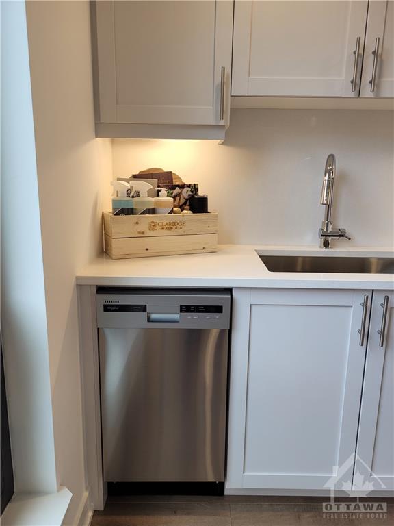 340 QUEEN Street, #1608