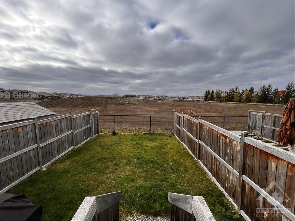 818 CARNELIAN Crescent