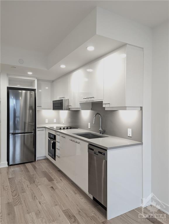 340 QUEEN Street, #1610
