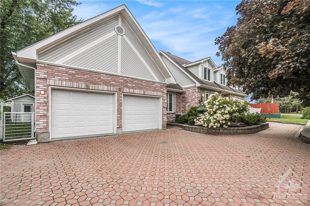 203 MONTEE OUTAOUAIS Road
