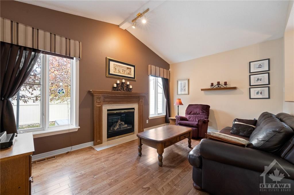 907 BALZAC Lane