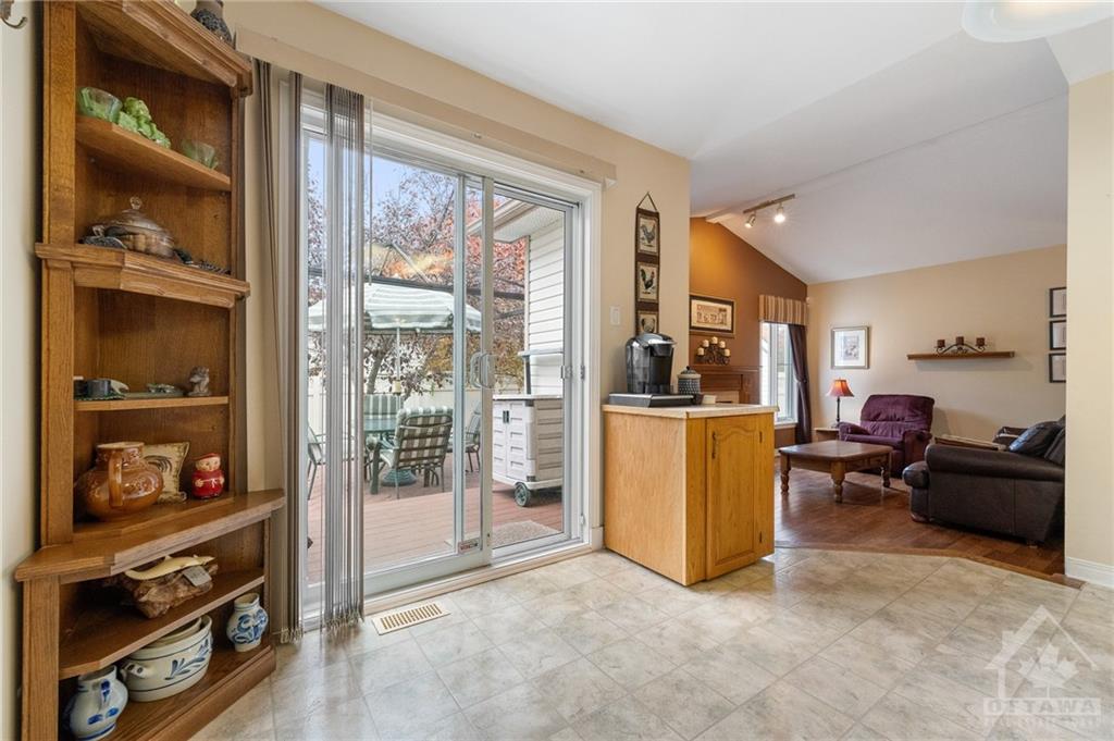 907 BALZAC Lane