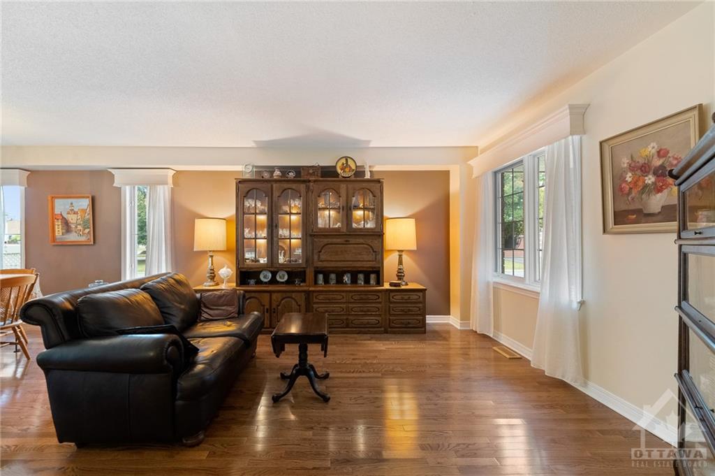 907 BALZAC Lane