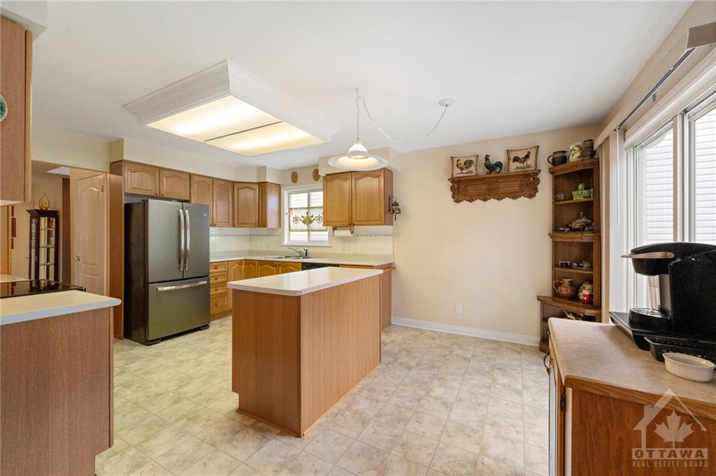 907 BALZAC Lane