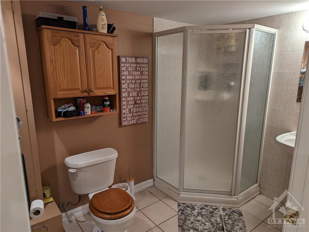 270 ST-DENIS Street, #B