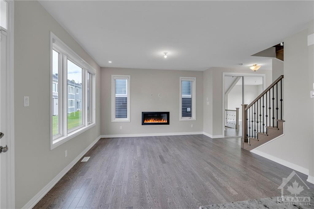 807 MERCIER Crescent
