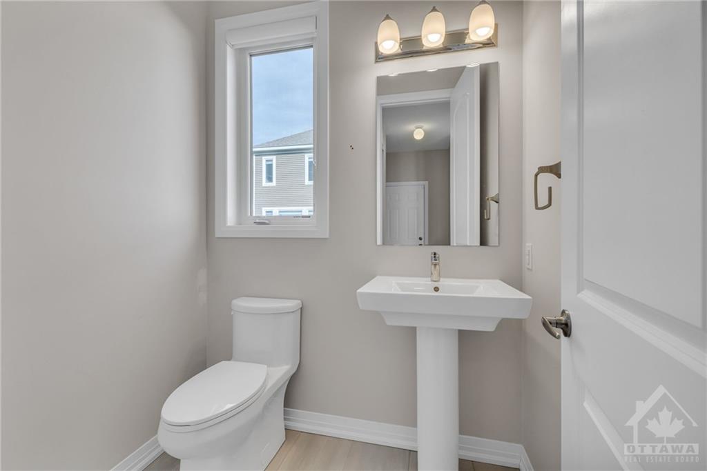807 MERCIER Crescent