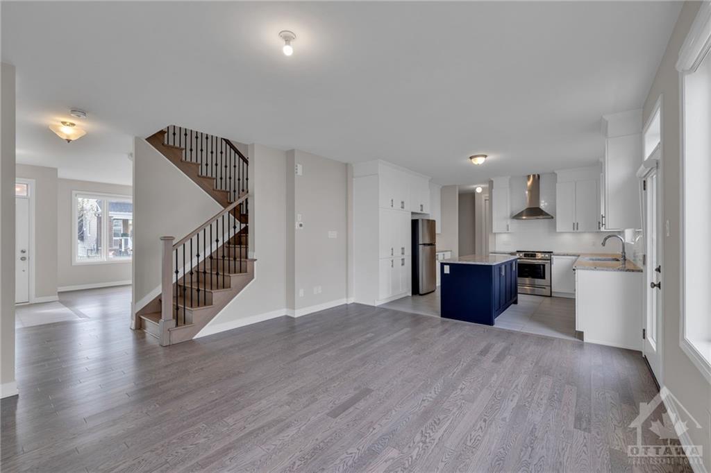 807 MERCIER Crescent