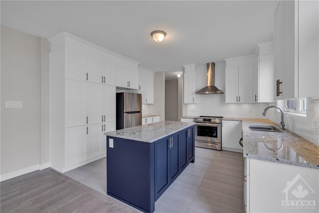 807 MERCIER Crescent