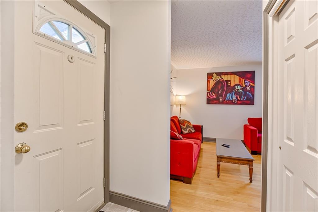 85 FRONTENAC Crescent