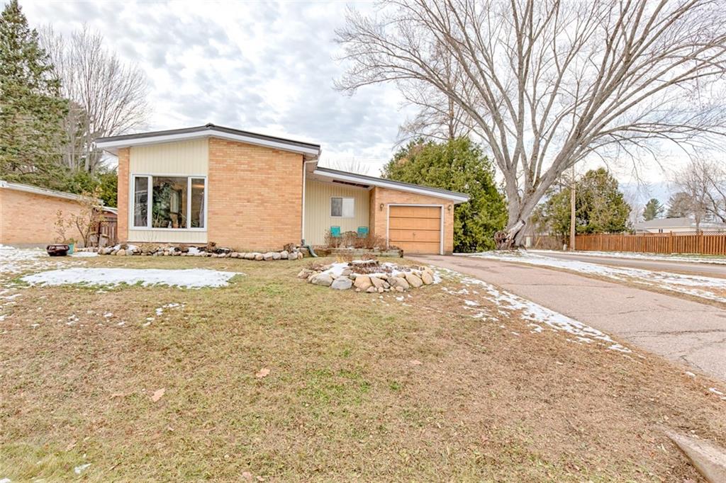 85 FRONTENAC Crescent