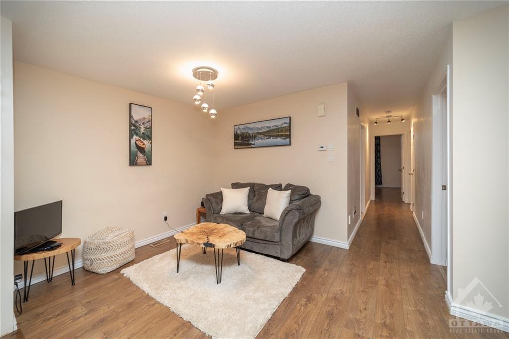130 CASTLE GLEN Crescent