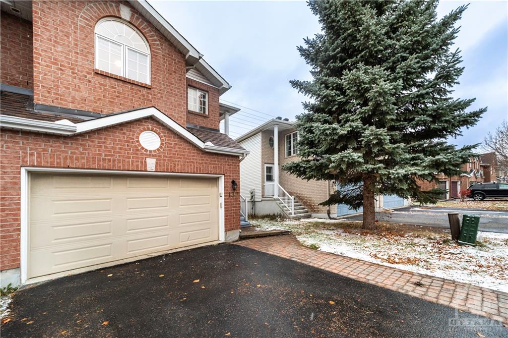130 CASTLE GLEN Crescent