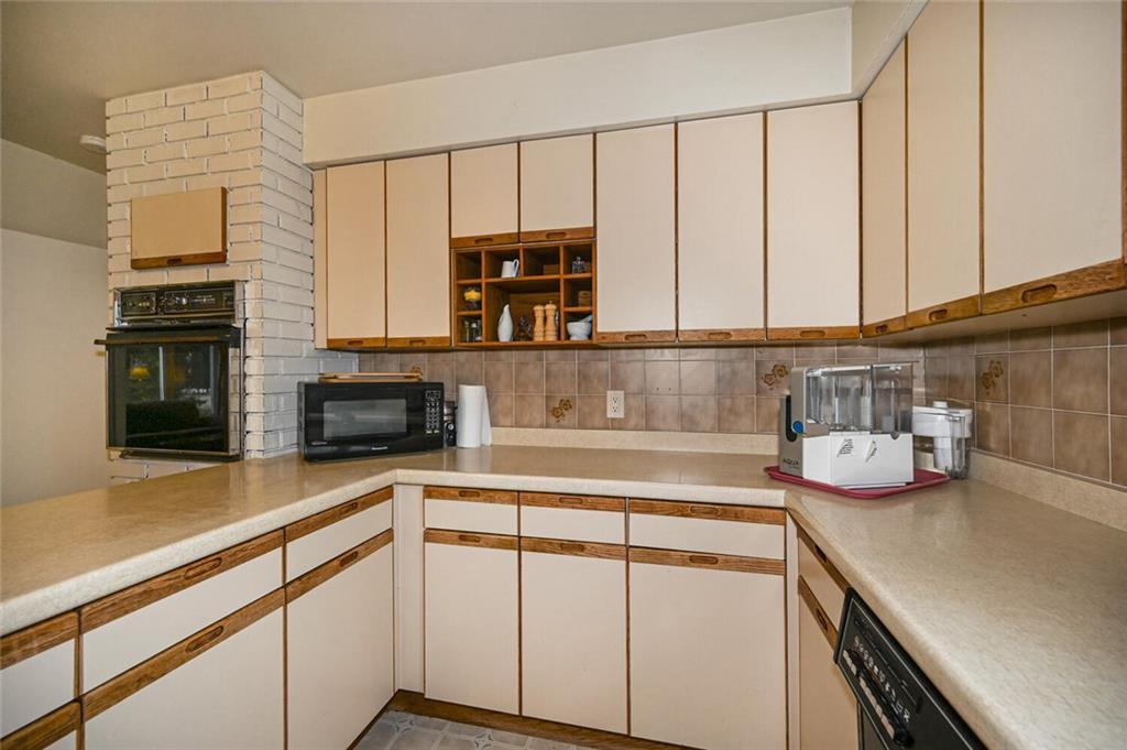 6 MAPLEWOOD Circle