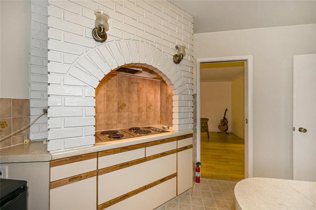 6 MAPLEWOOD Circle