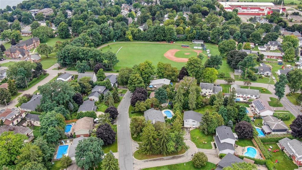 6 MAPLEWOOD Circle