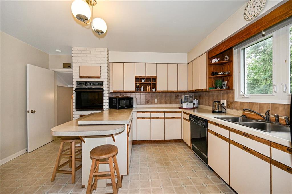 6 MAPLEWOOD Circle