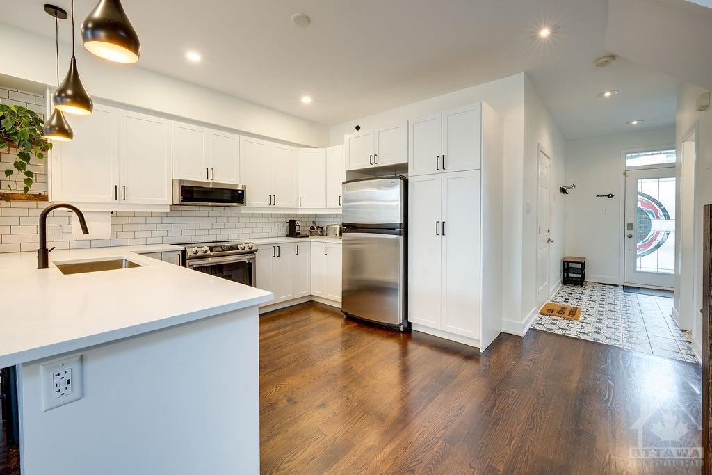 168 WEST VILLAGE Private