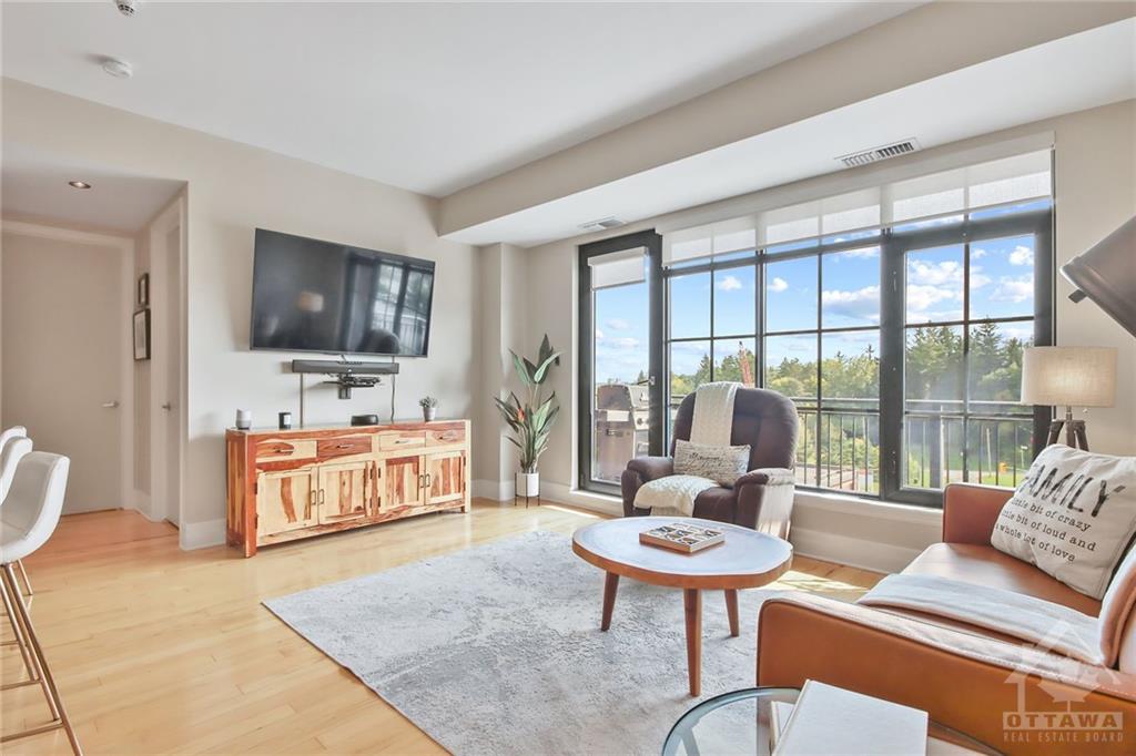327 BREEZEHILL Avenue, #502