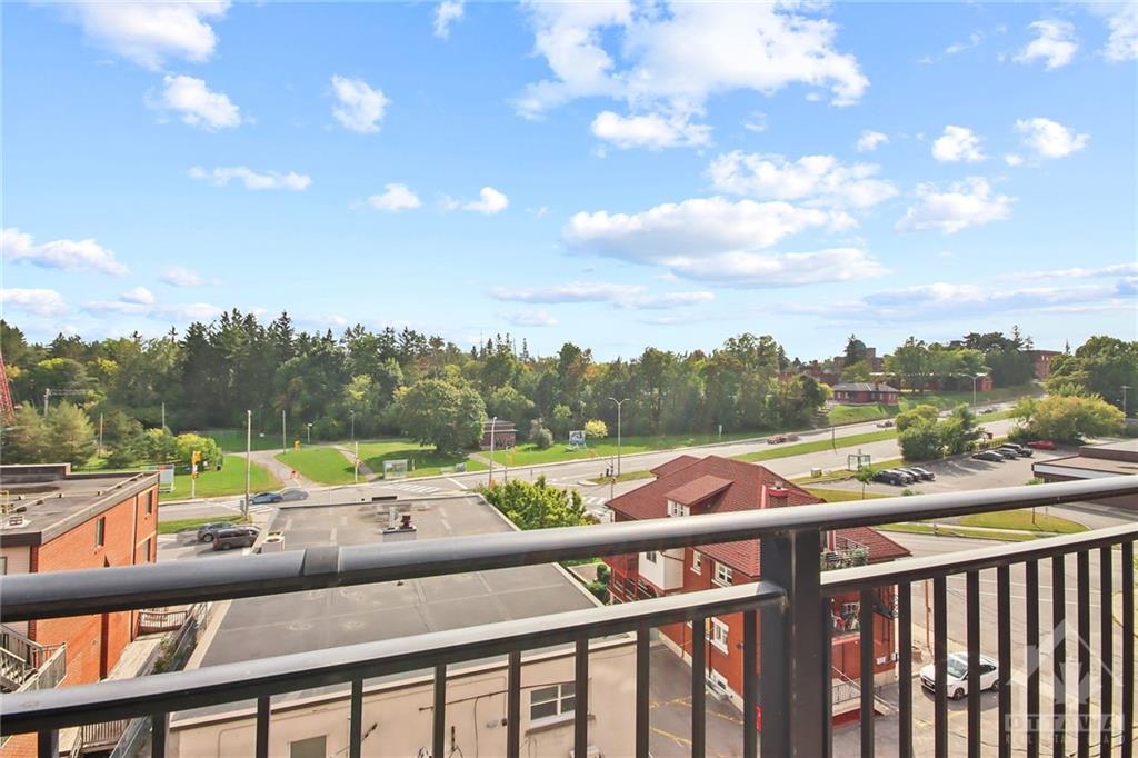 327 BREEZEHILL Avenue, #502