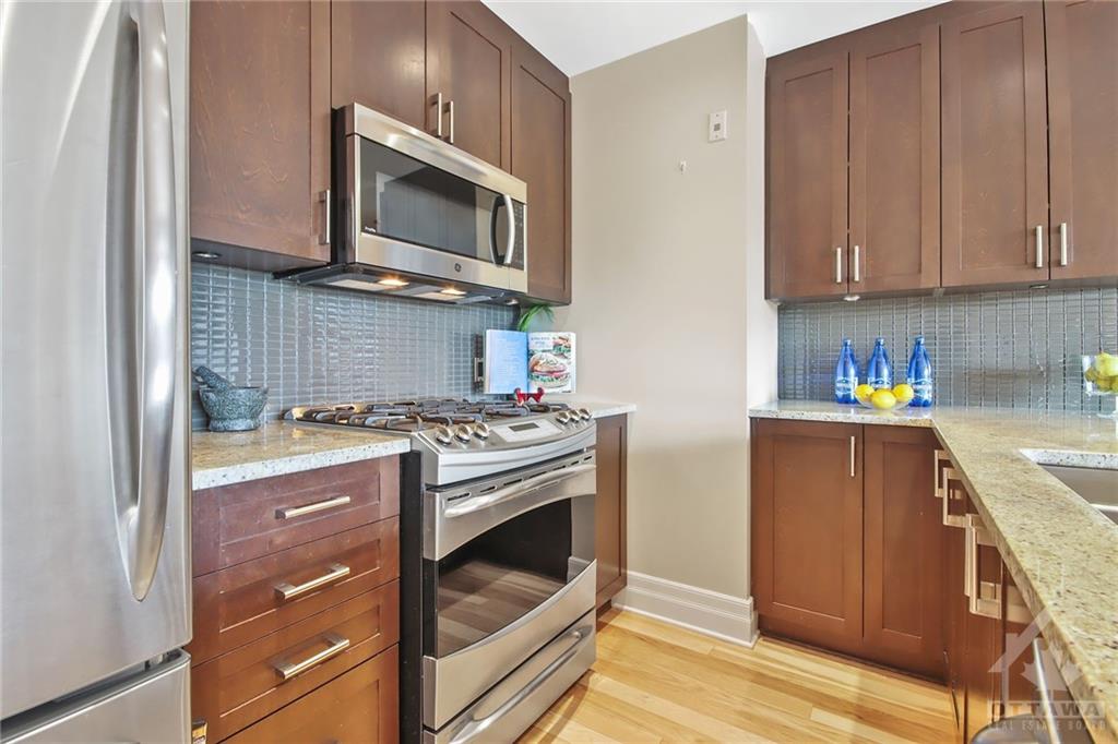 327 BREEZEHILL Avenue, #502