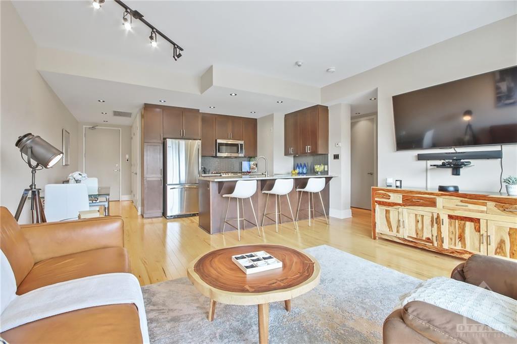 327 BREEZEHILL Avenue, #502