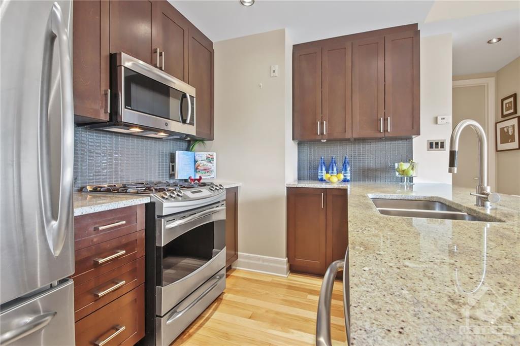 327 BREEZEHILL Avenue, #502