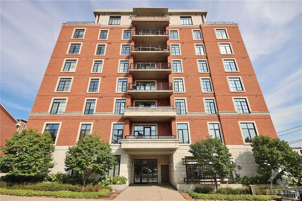 327 BREEZEHILL Avenue, #502
