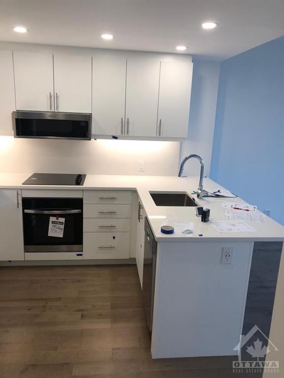 340 QUEEN Street, #1604