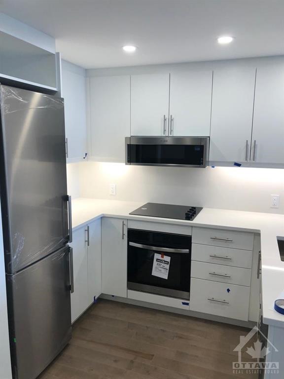 340 QUEEN Street, #1604