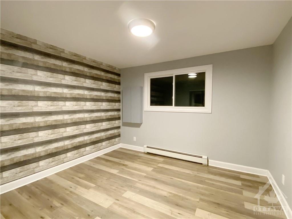 44 UXBRIDGE Crescent, #A