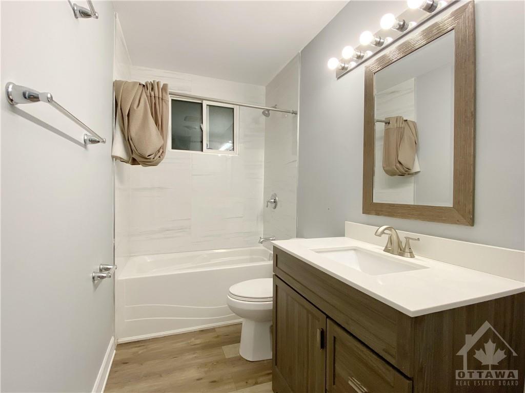 44 UXBRIDGE Crescent, #A