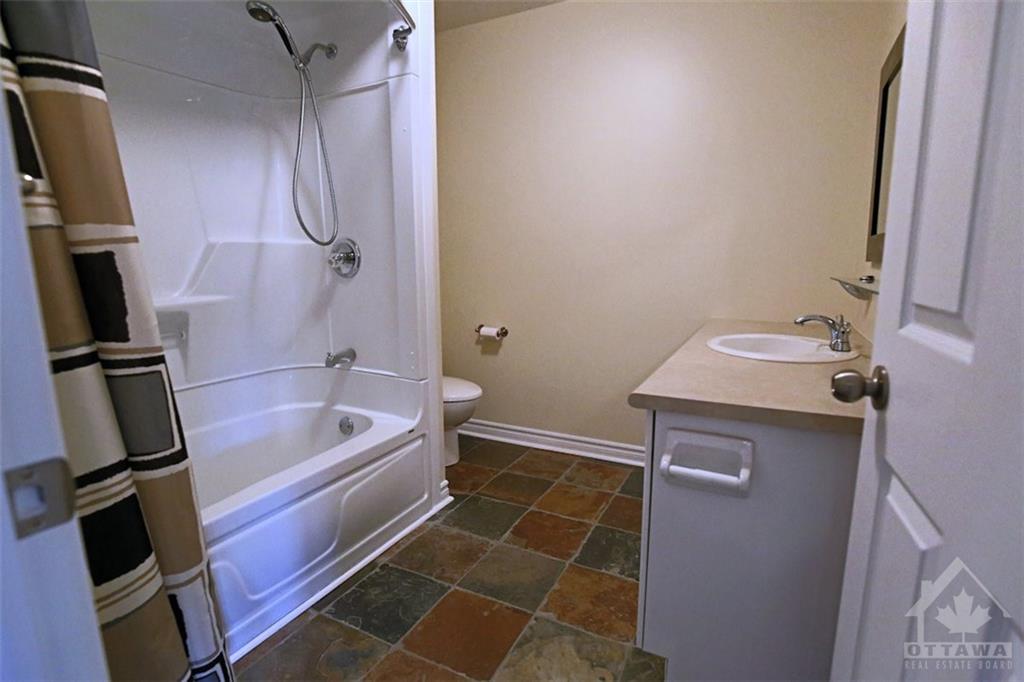 16 KINMOUNT Private