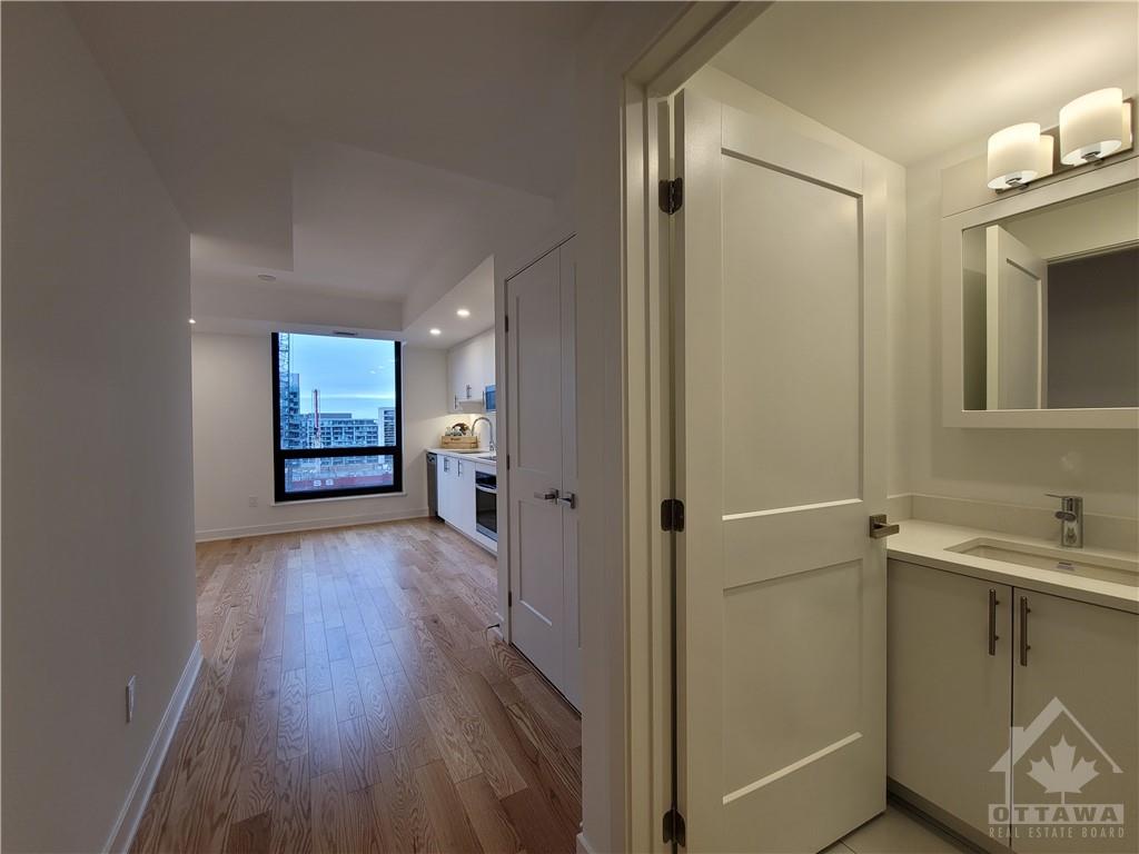 340 QUEEN Street, #1708